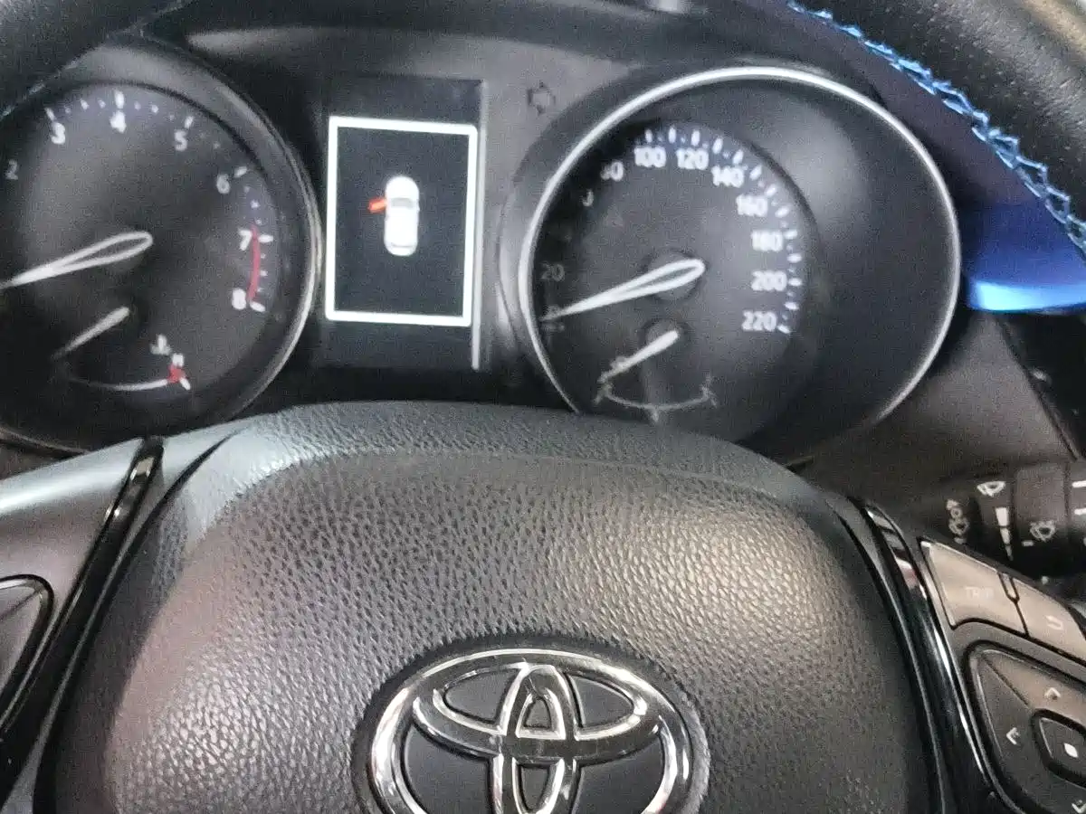Toyota C-HR 2018 2.0L Cool Cross Luxury Edition China V фото 15