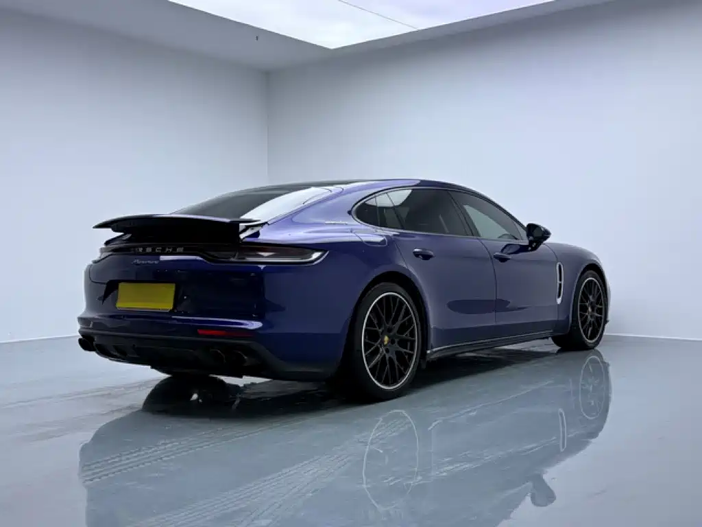 Photo 4 - Porsche Panamera