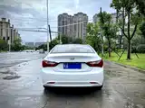Photo 7 - Hyundai Sonata
