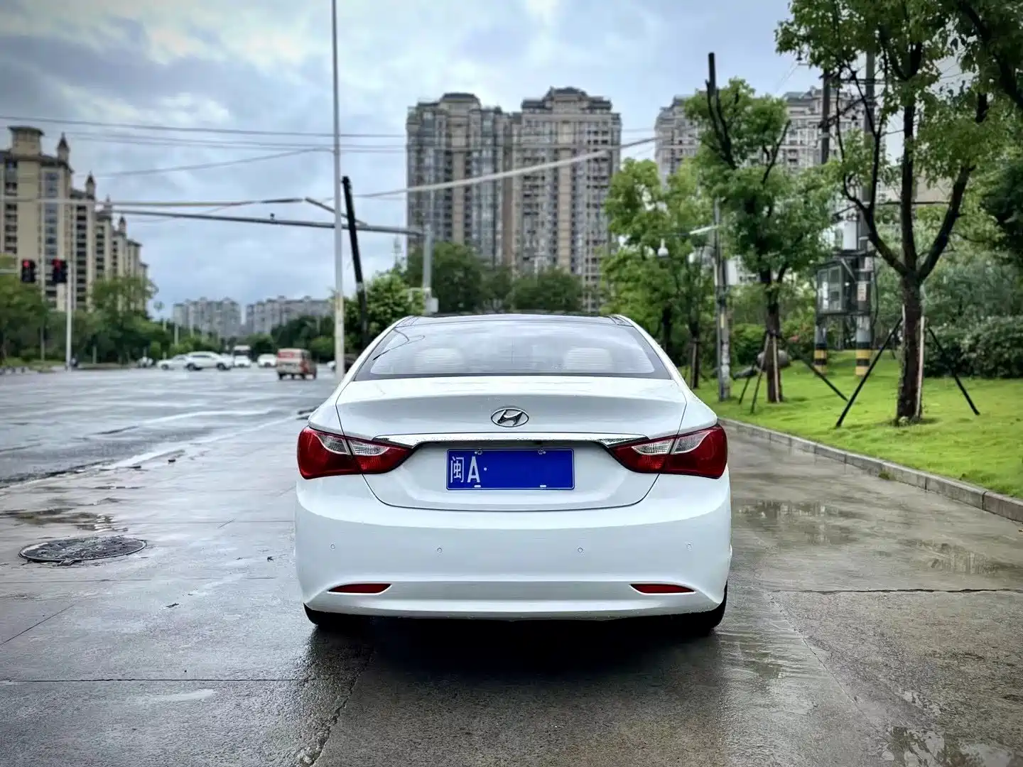 Photo 7 - Hyundai Sonata