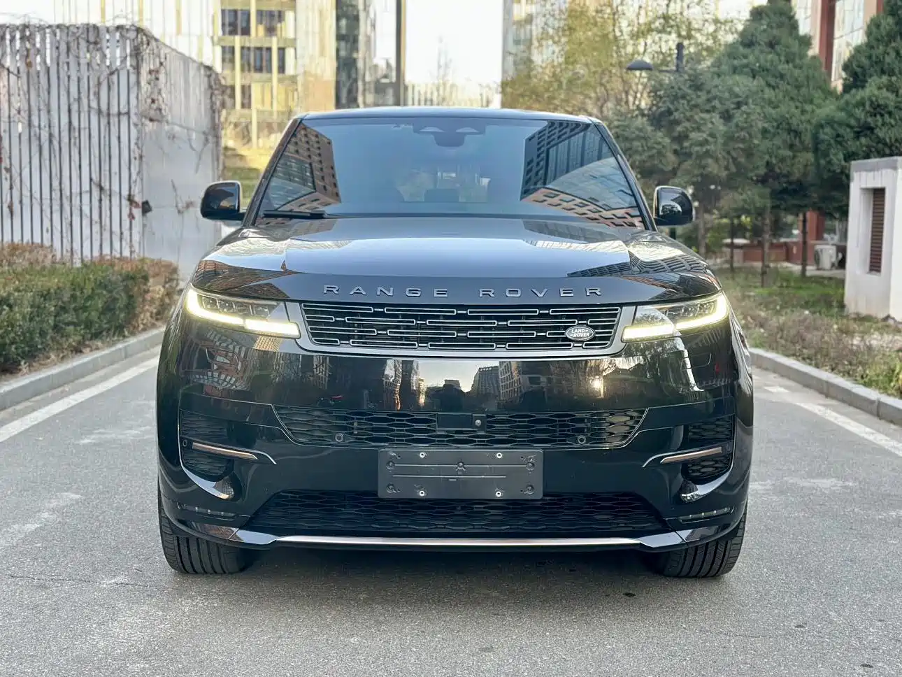 Land Rover Range Rover Sport 2023 400PS Dynamic SE фото 2