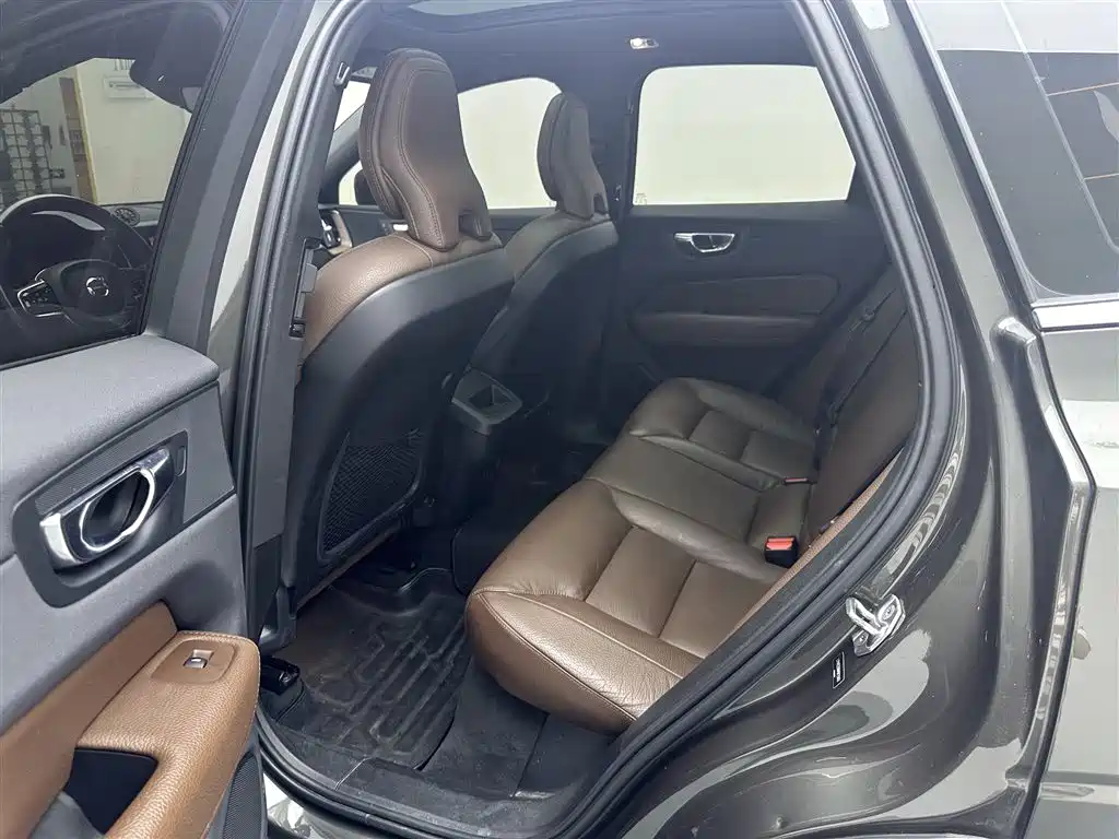 Фото 5 - Volvo XC60