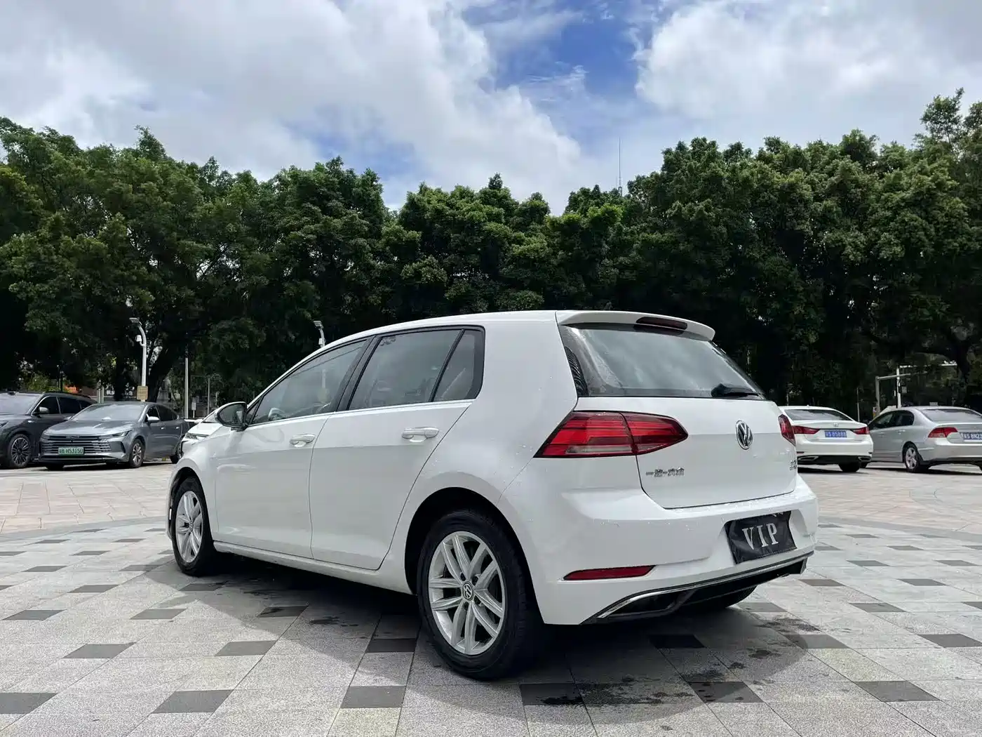 Фото 10 - Volkswagen Golf