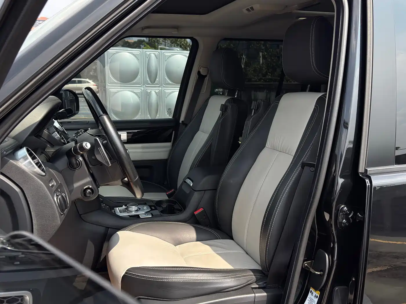 Land Rover Discovery 2014 3.0 SC V6 XXV Edition фото 10