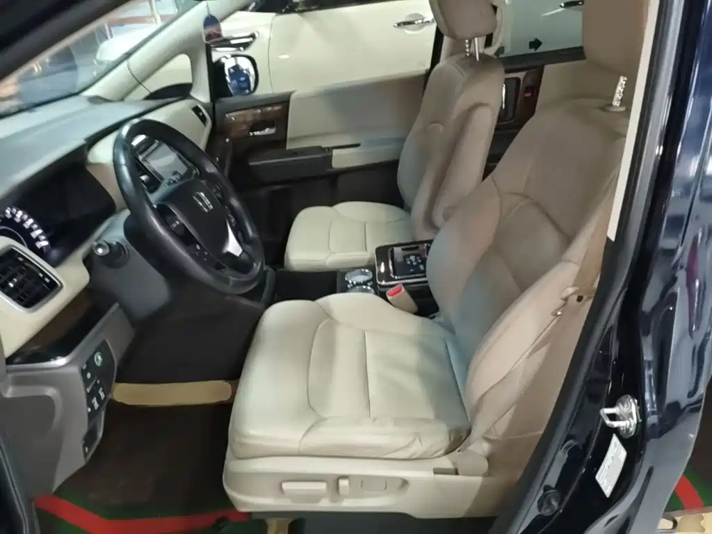 Photo 15 - Honda Odyssey