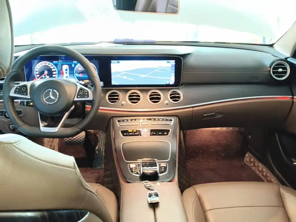 Фото 10 - Mercedes-Benz E-Class