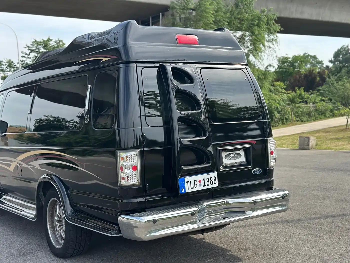 Ford E350 2010 2011 5.4L Standard Yacht Edition