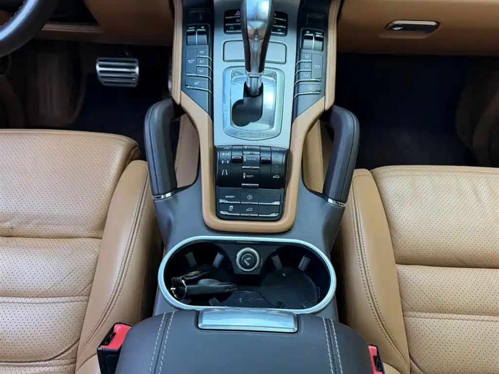 صورة 7 - Porsche Cayenne