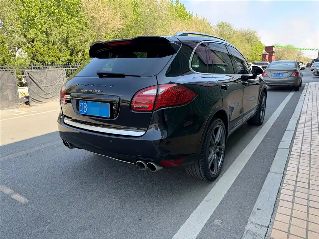 صورة 14 - Porsche Cayenne