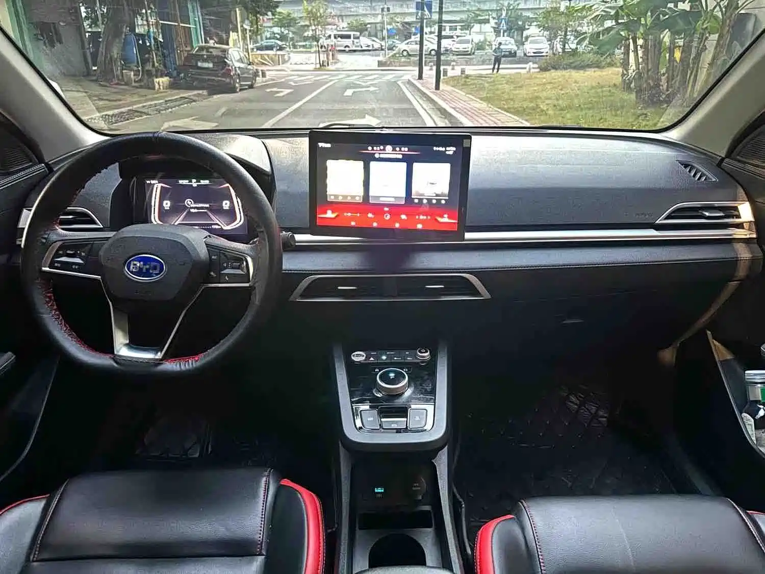 Фото 3 - BYD e2