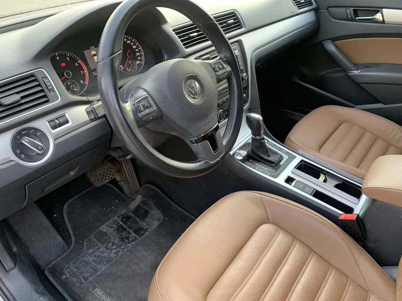 Volkswagen Passat 2014 2.0TSI DSG Executive Edition фото 5