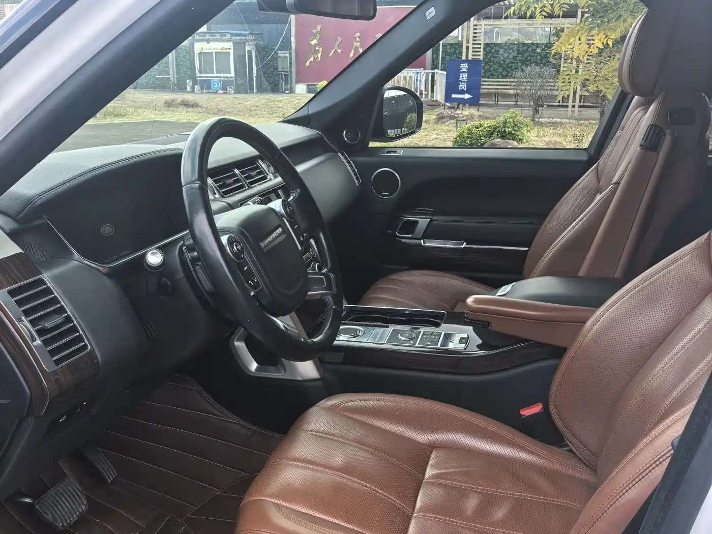Land Rover Range Rover 2014 3.0 SC V6 Vogue SE Genesis Extended Edition фото 6