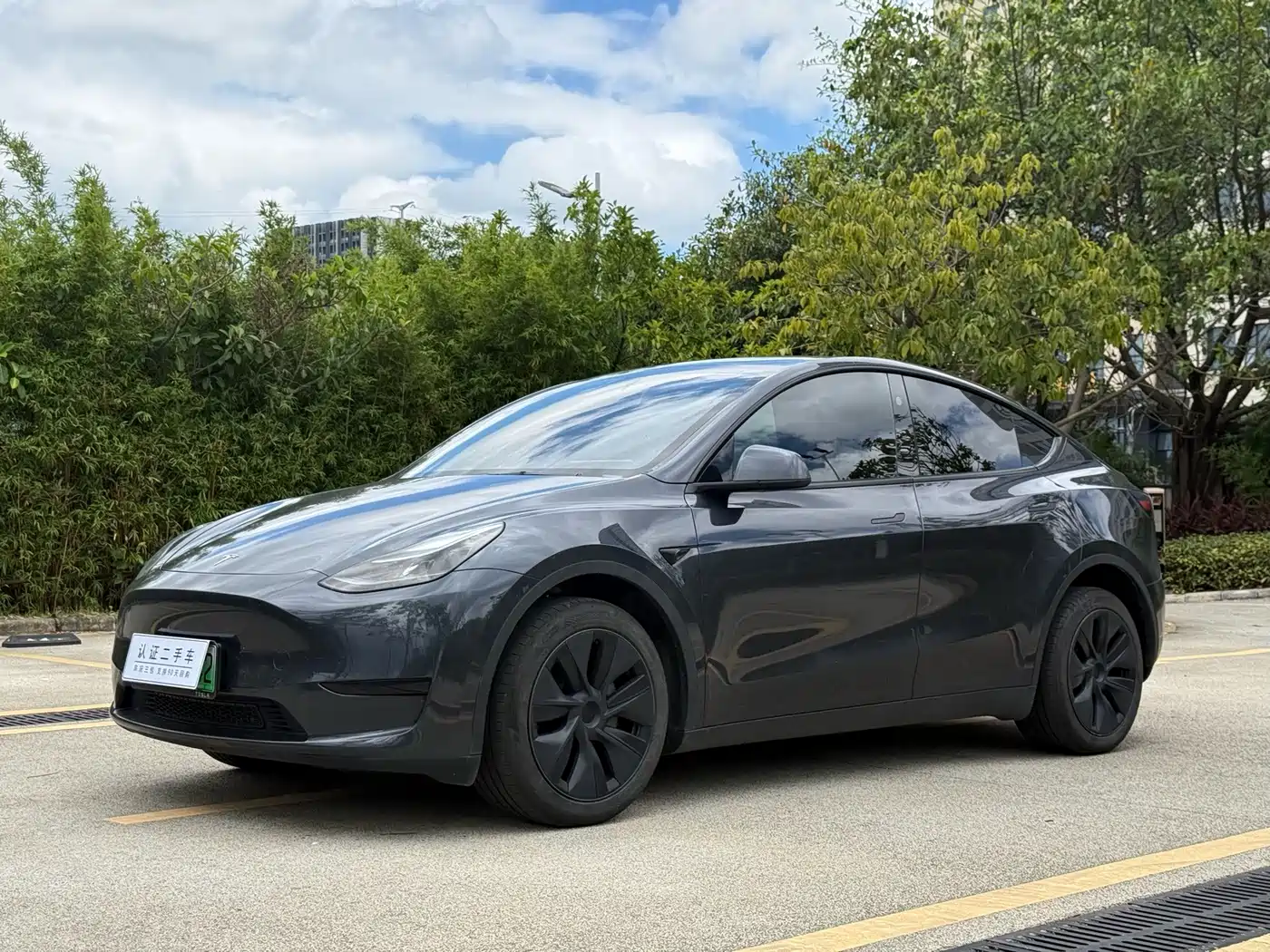 Tesla Model Y 2024