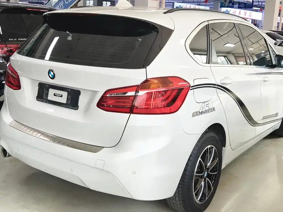 صورة 3 - BMW 2 Series Touring