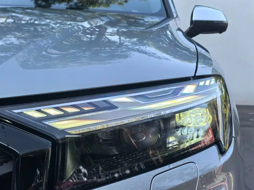 Audi SQ7 2024 4.0 TFSI фото 19