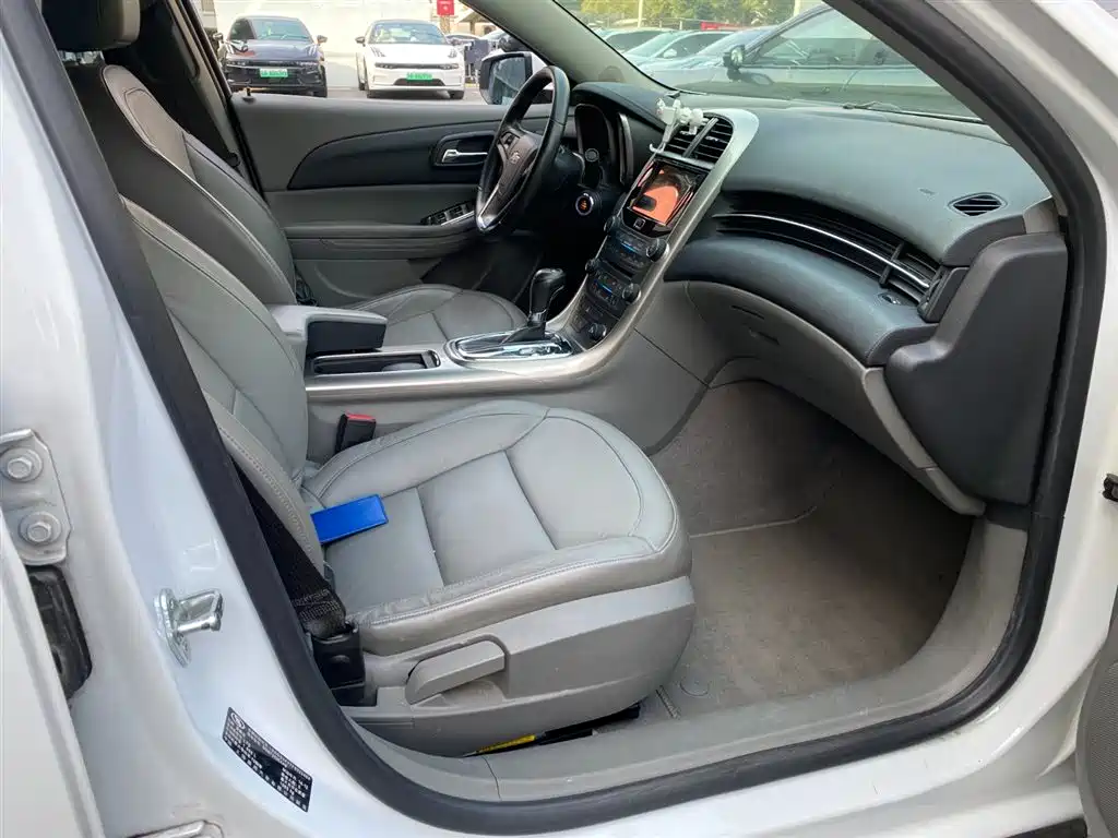 Chevrolet Malibu 2014 2.0L Automatic Luxury фото 5