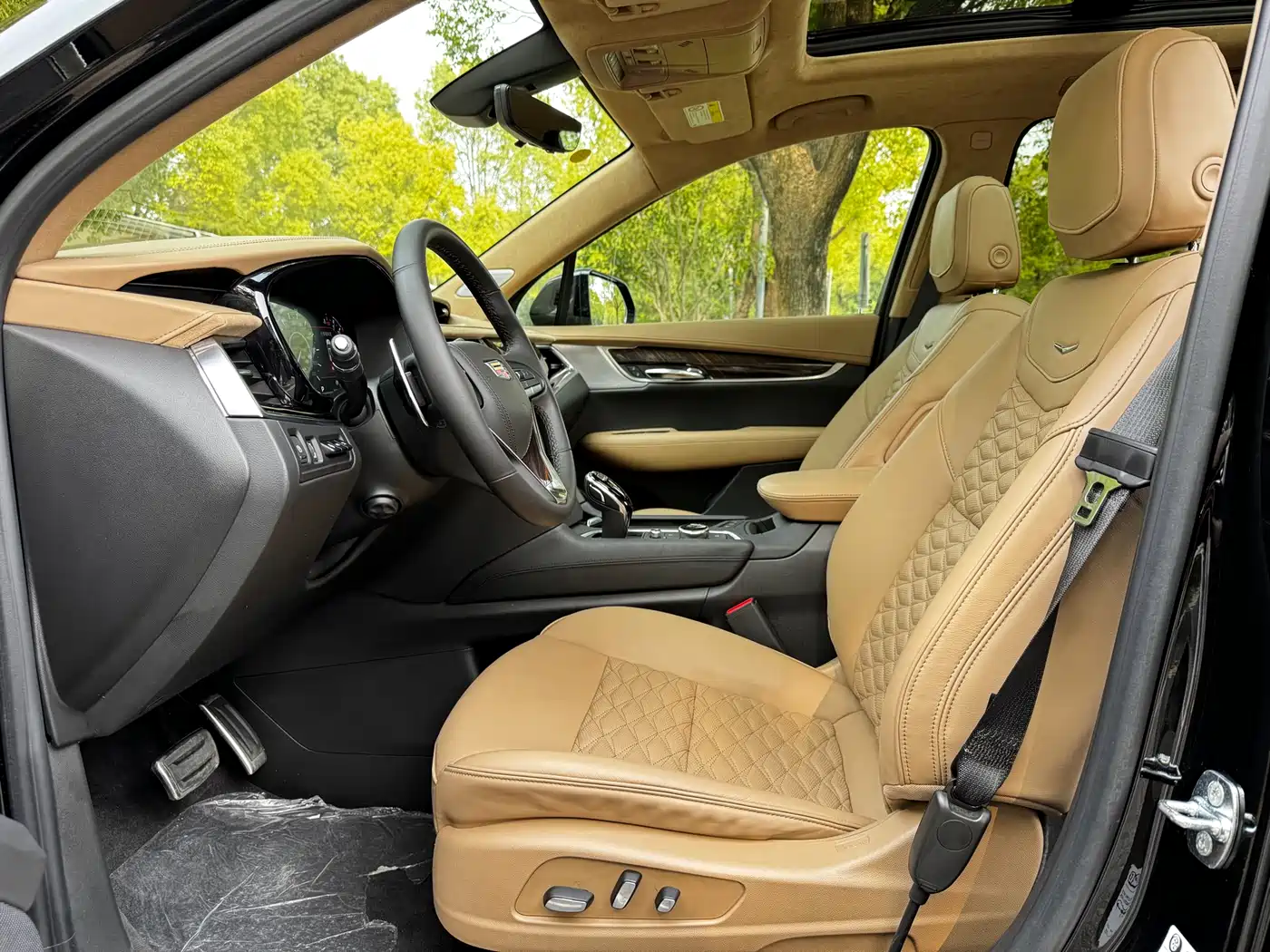 CADILLAC XT6