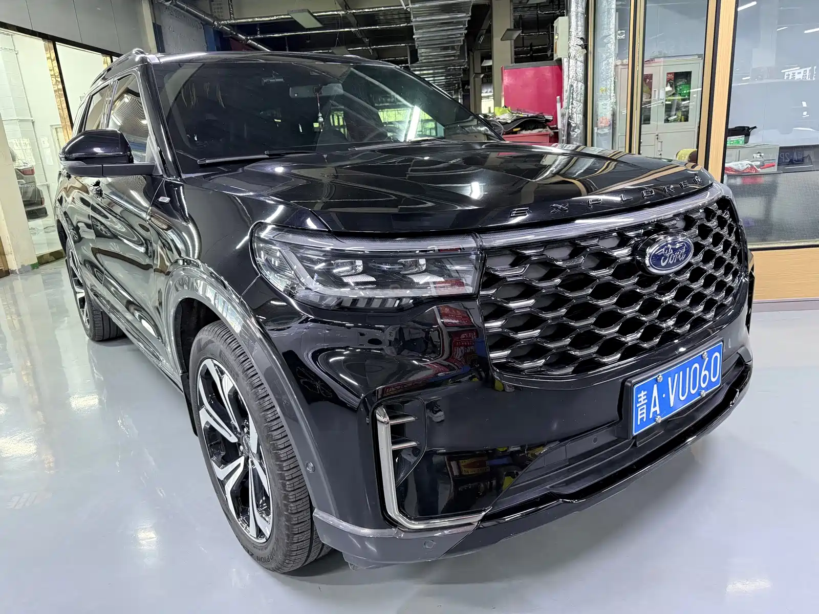 Фото 3 - Ford Explorer