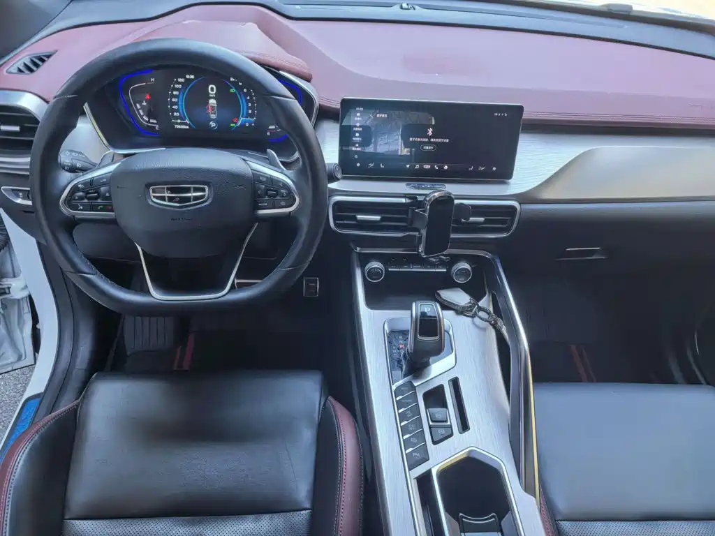 Фото 8 - Geely Coolray