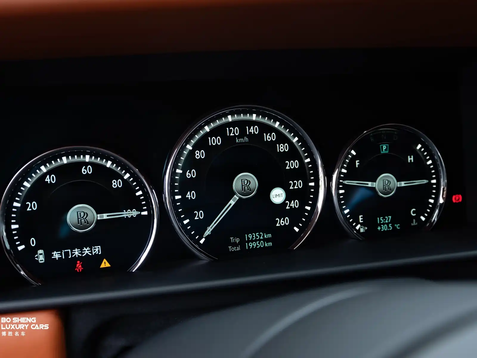 Фото 23 - Rolls-Royce Cullinan