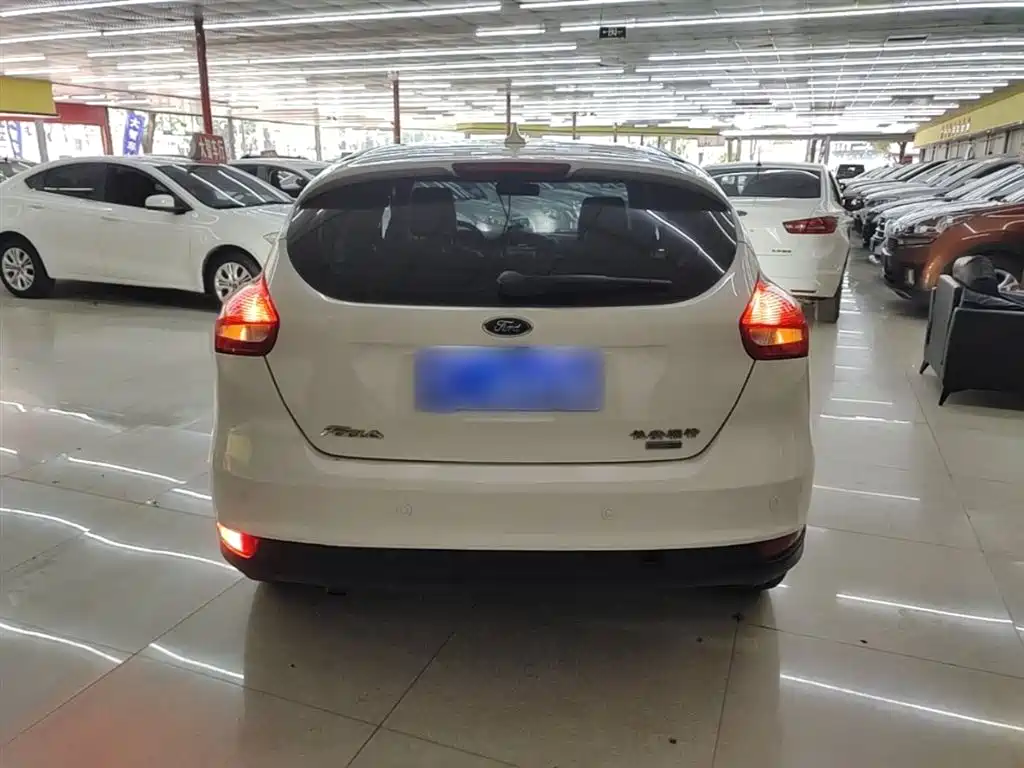 Фото 6 - Ford Focus