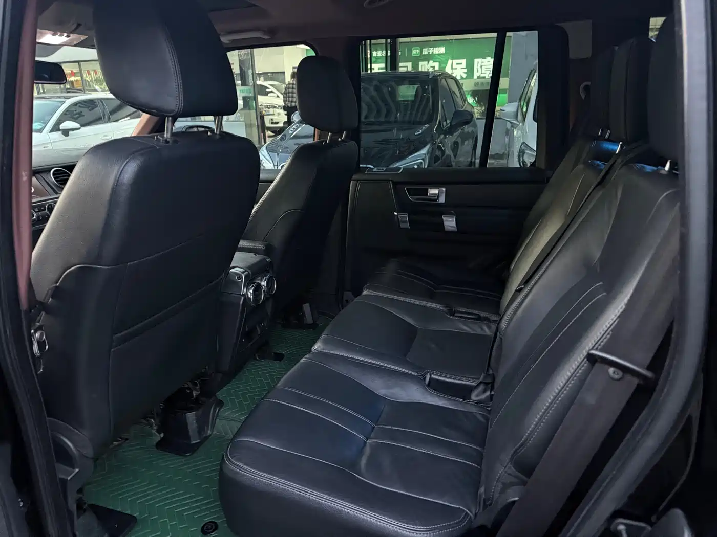 Land Rover Discovery 2013 3.0 SDV6 HSE Diesel фото 8