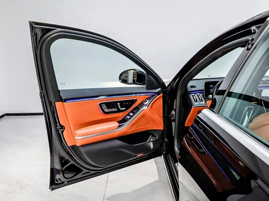 Photo 8 - Mercedes-Benz S-Class