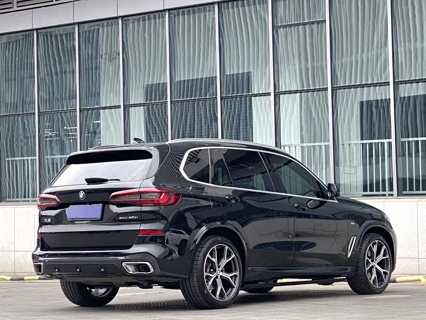 BMW X5 2022 Model xDrive 40Li M Sport Package фото 9