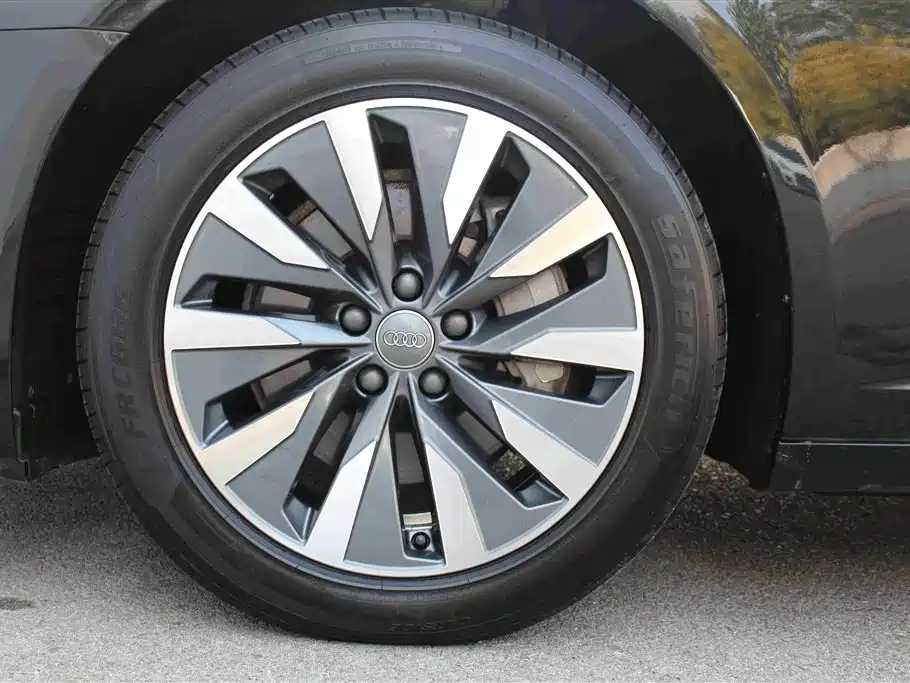 Фото 10 - Audi A6L