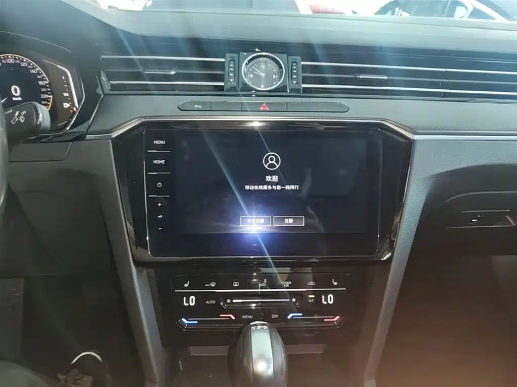Volkswagen Magotan 2020 330TSI DSG Luxury фото 13