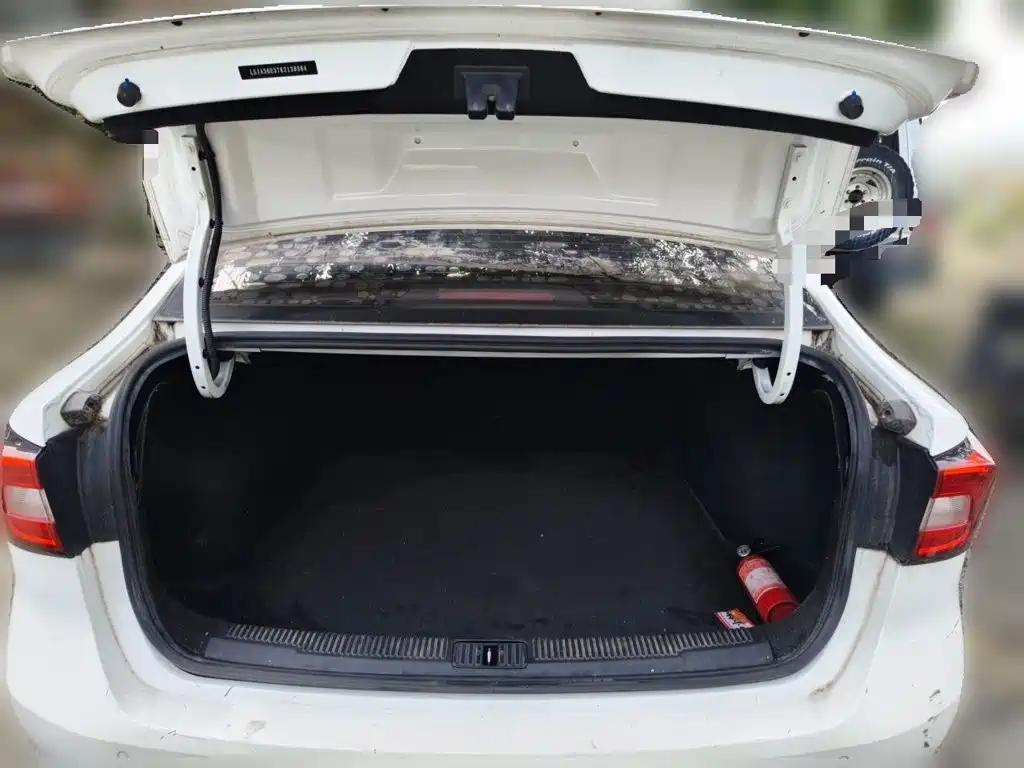 Фото 20 - Roewe i5
