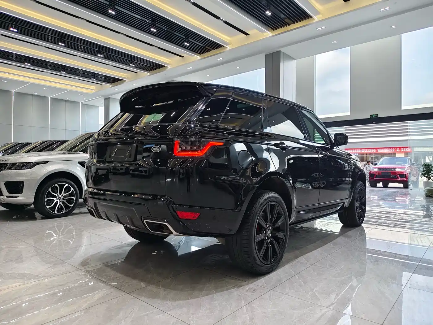 Land Rover Range Rover Sport 2021 3.0 L6 Gloss Black Edition фото 20