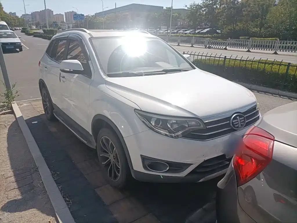 FAW Senya R7 2016 2016 1.6L Manual Premium