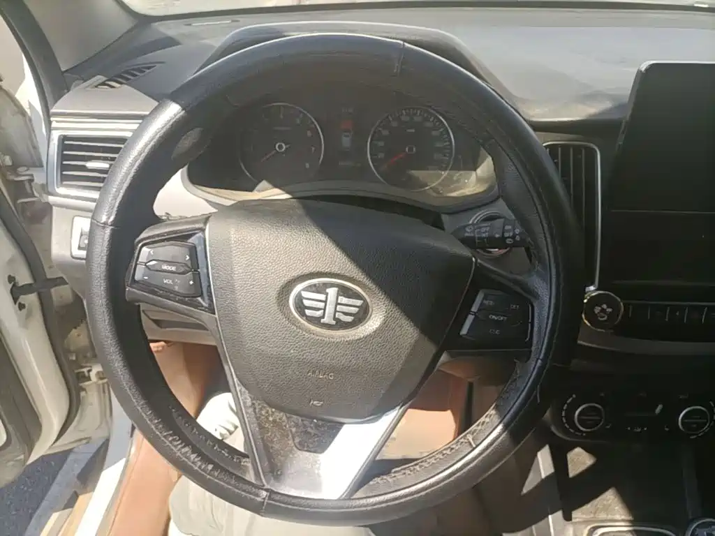 FAW Senya R7 2016 2016 1.6L Manual Premium