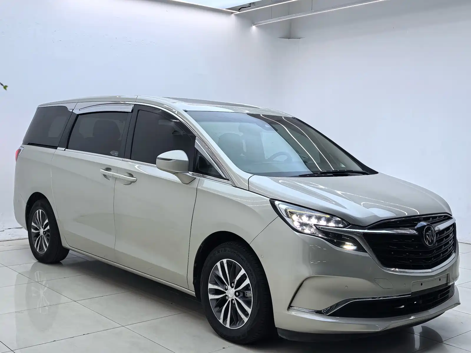 Фото 3 - Buick GL8