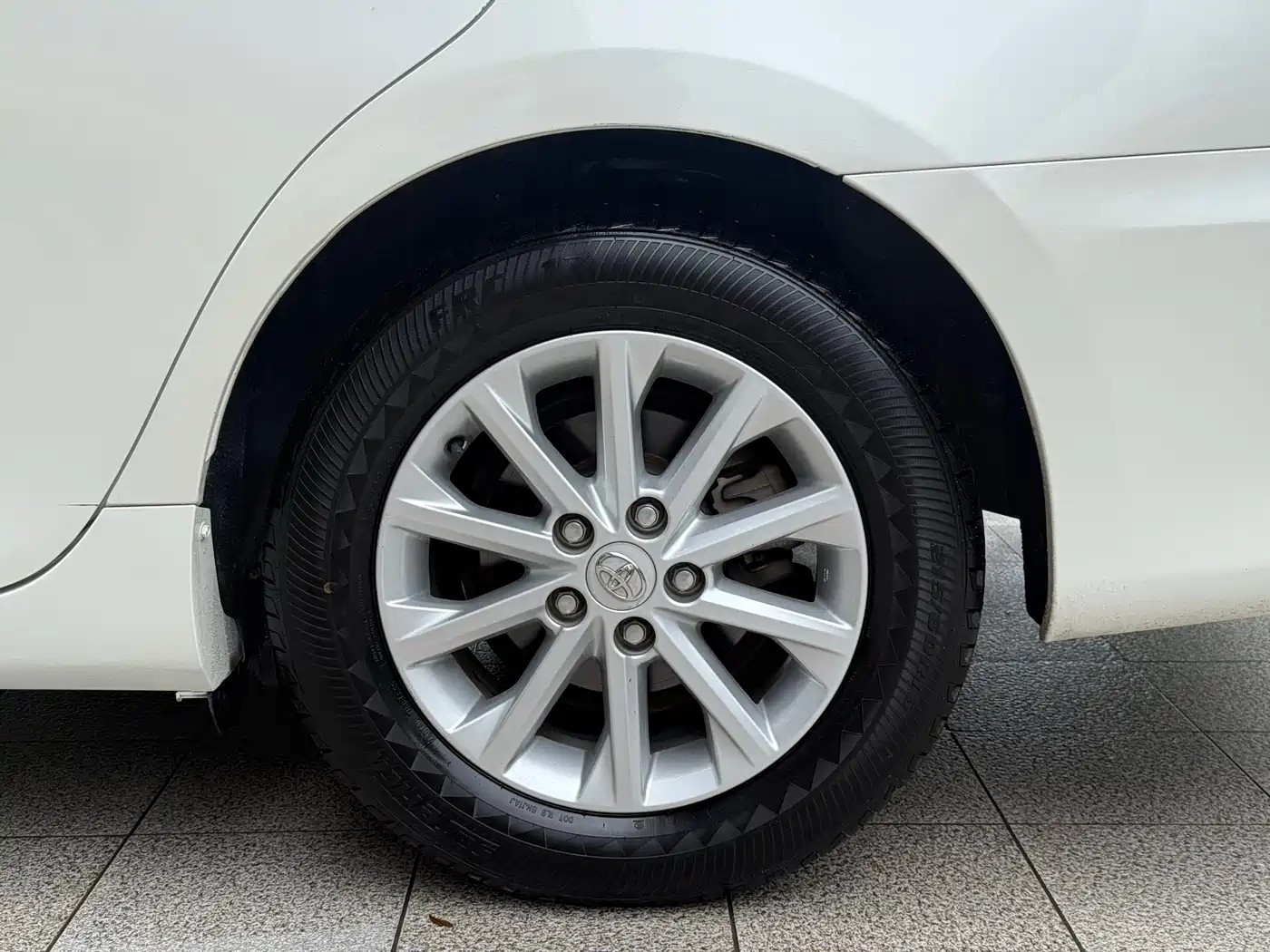 Toyota Camry 2015 2.0G Leading Edition фото 8