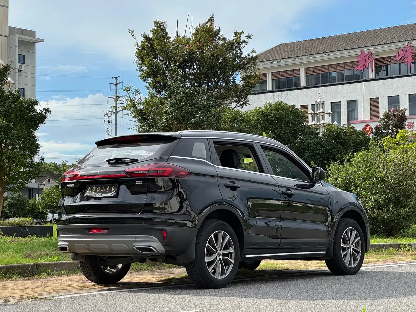 Фото 9 - Geely Boyue