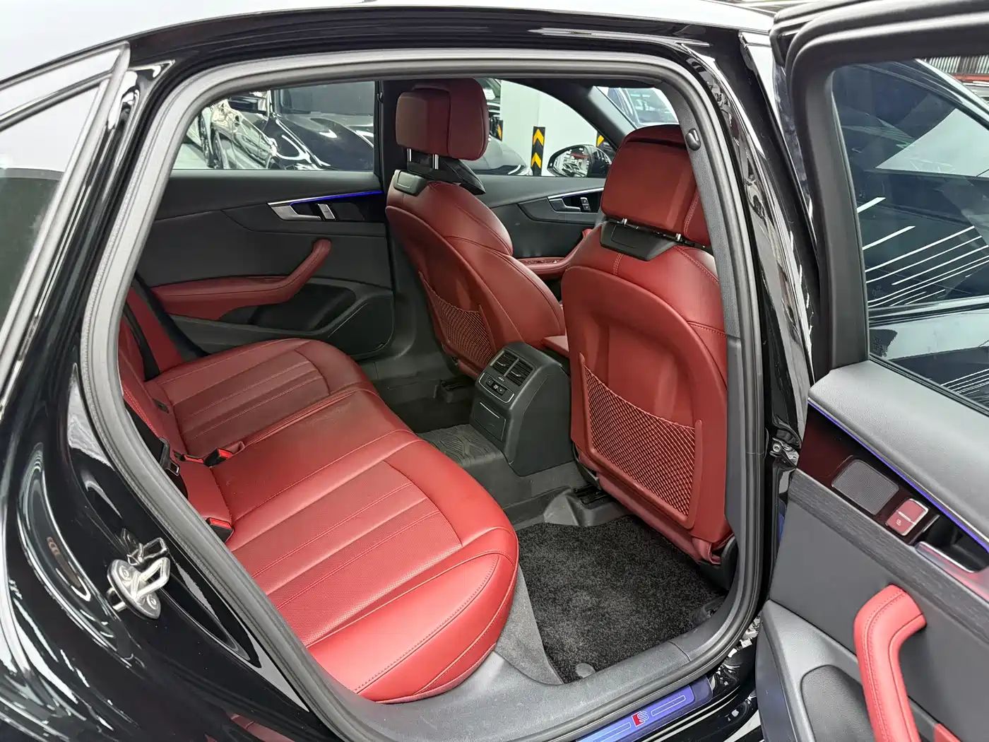 Audi A4L 2025 2 Million Celebration Edition 40 TFSI Luxury Dynamic фото 10