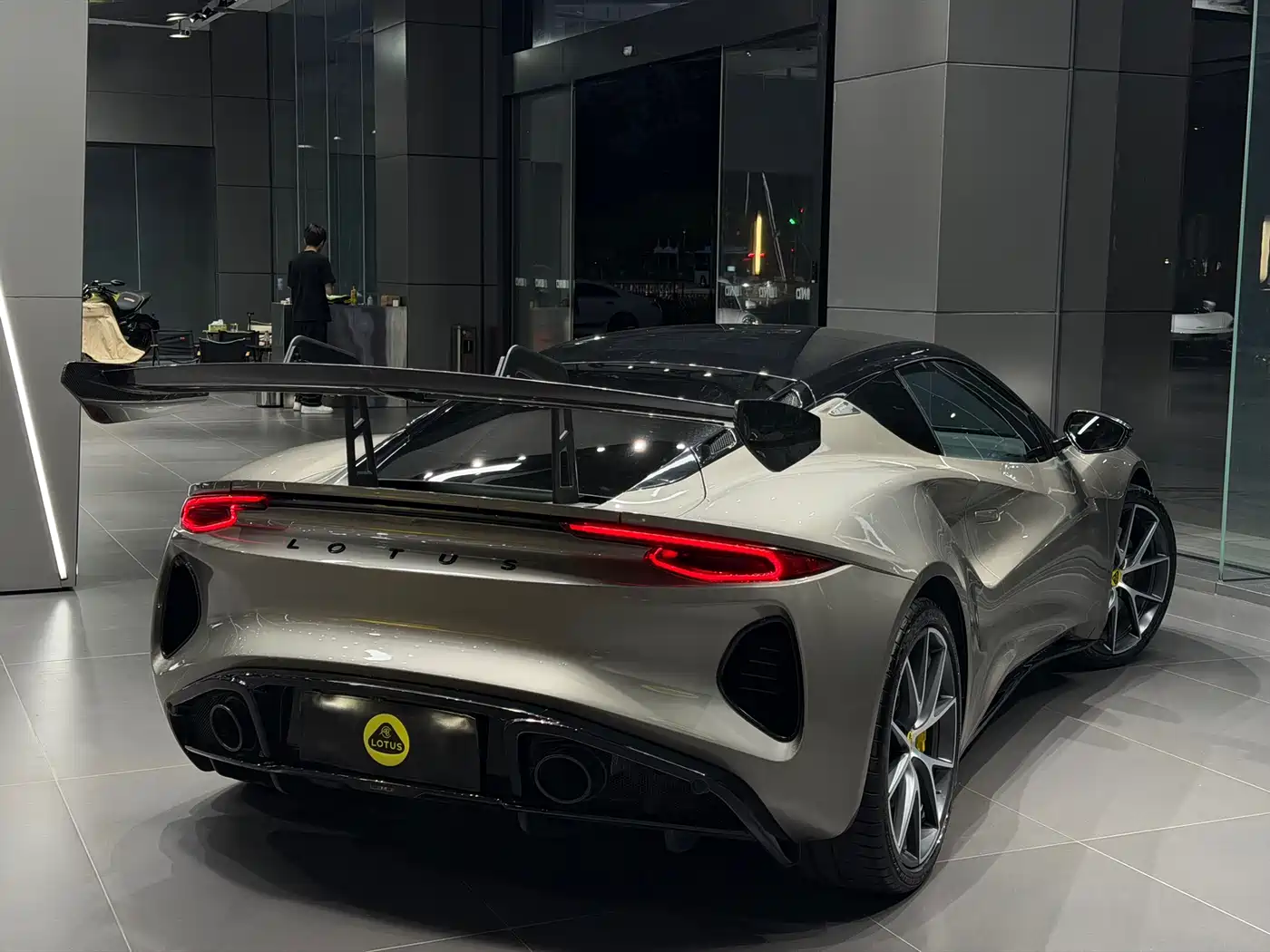 Lotus Cars EMIRA 2021 2.0T DCT First Edition фото 3