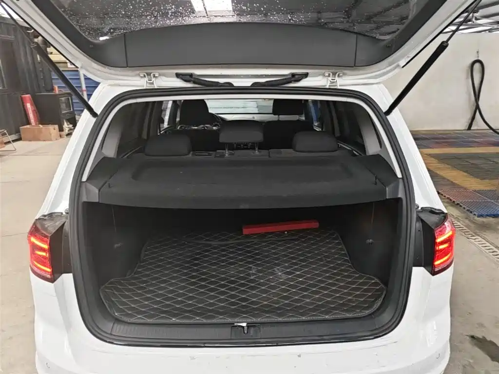 Volkswagen Golf Sportsvan 2016 1.6L Automatic Comfort фото 19