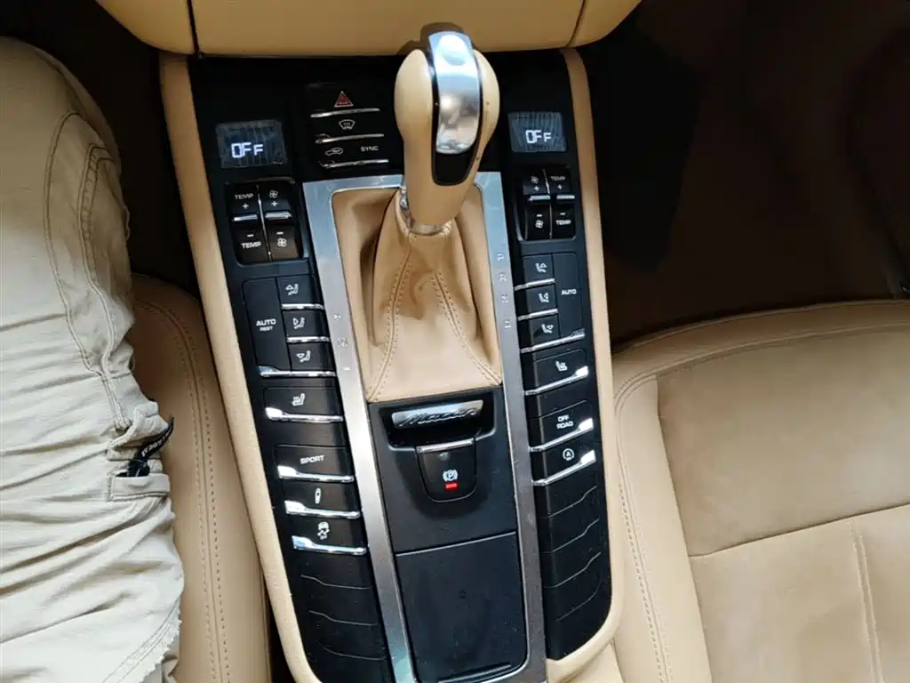 Porsche Macan 2016 Macan 2.0T фото 14