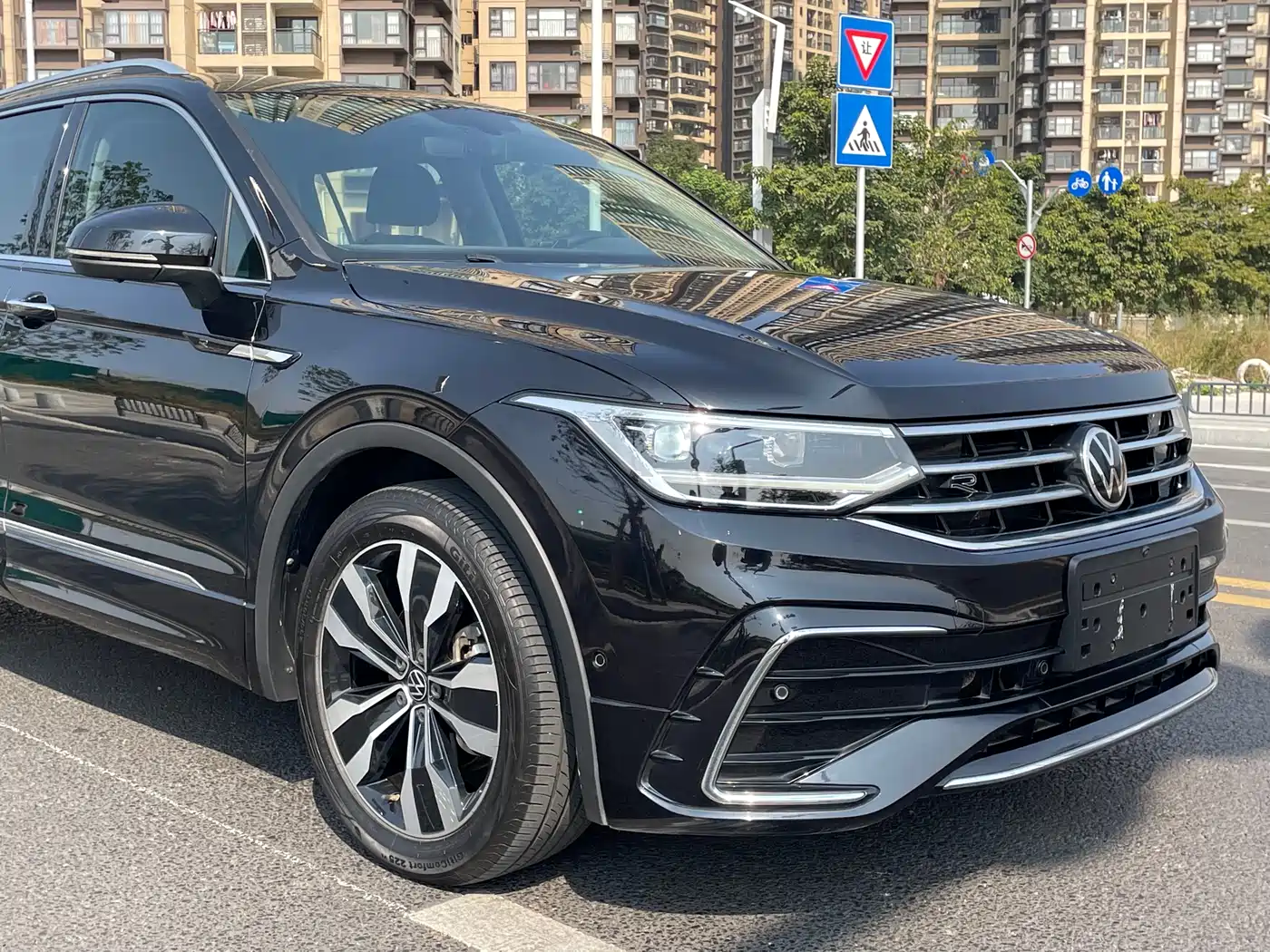 Volkswagen Tiguan L 2022 330TSI Auto 2WD R-Line Premium Edition фото 4