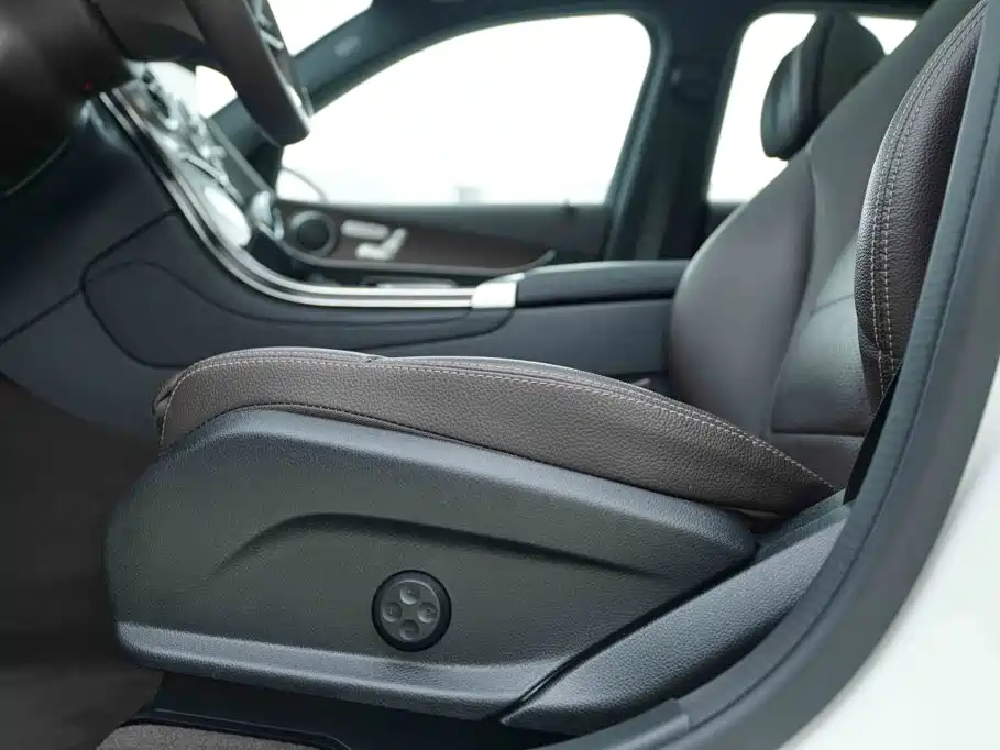 Photo 12 - Mercedes-Benz GLC
