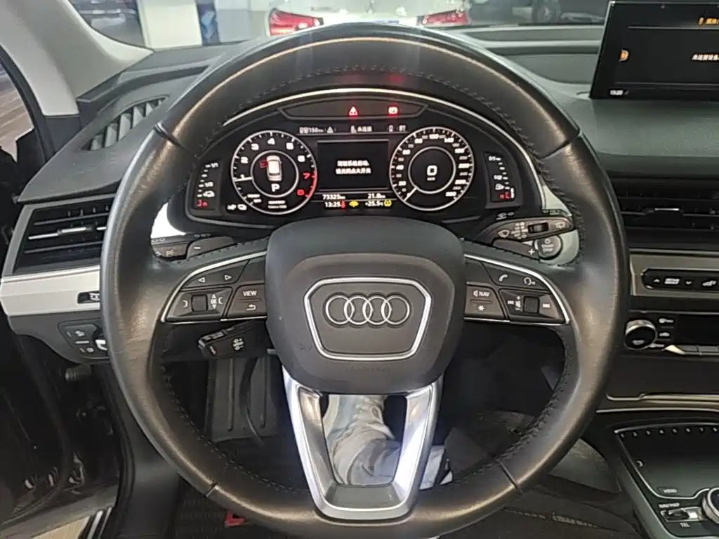 Фото 11 - Audi Q7 New Energy