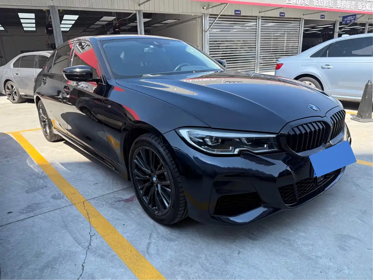 Photo 3 - BMW 3 Series