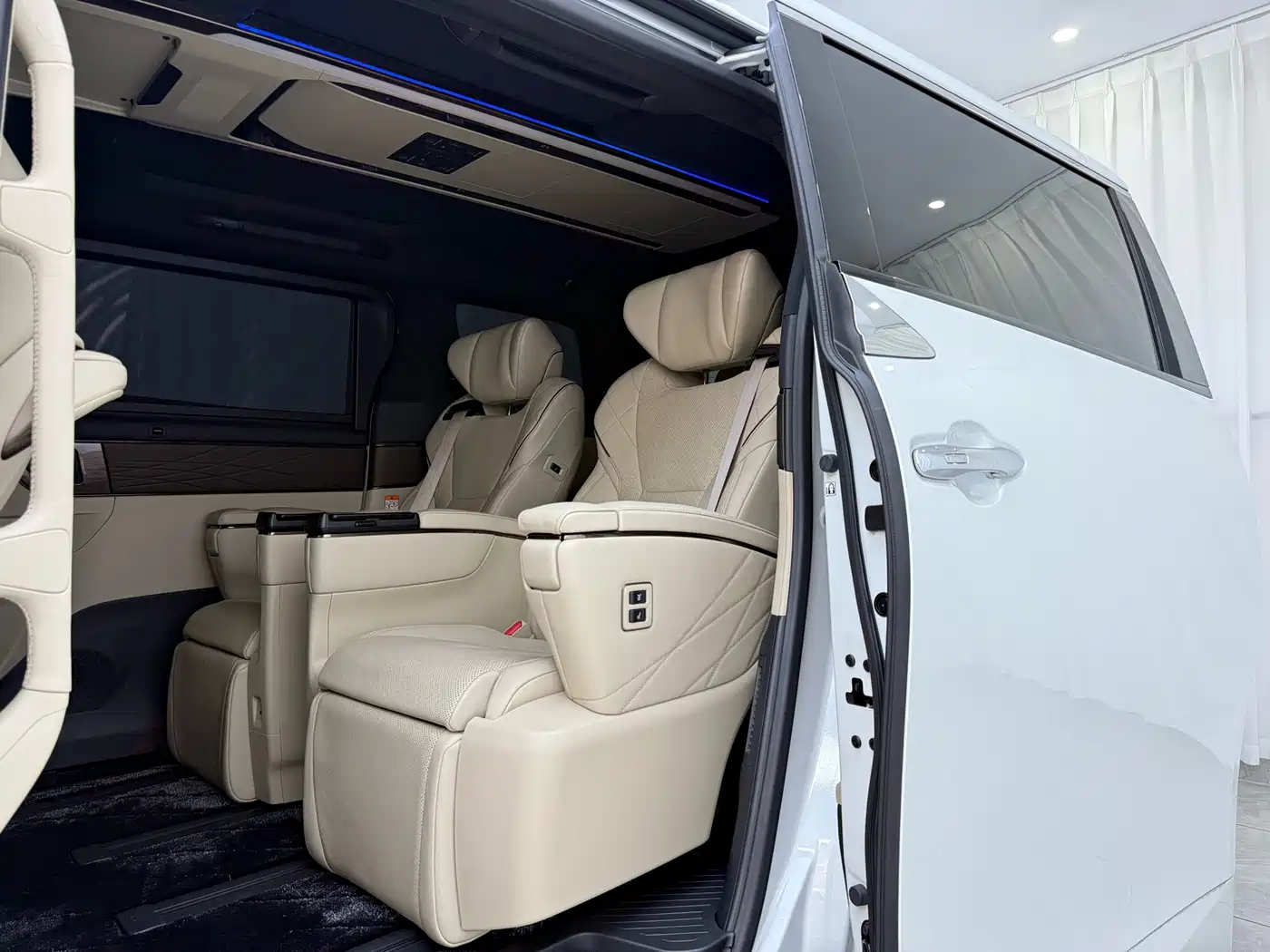 Toyota Vellfire 2024 2024 Crown Hybrid 2.5L Premium Edition
