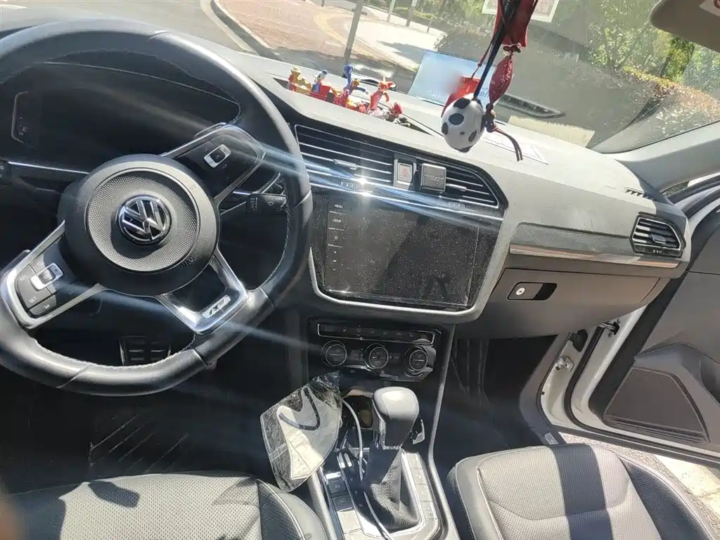Volkswagen Tiguan L 2020 330TSI Auto 2WD R-Line Flagship China VI фото 13