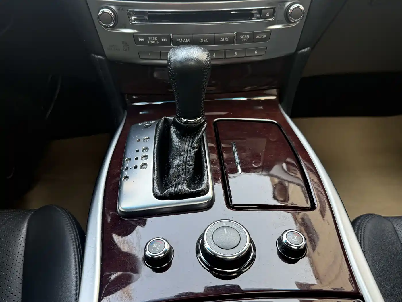 Infiniti Q70 2015 Q70L 3.5L Hybrid Premium фото 21