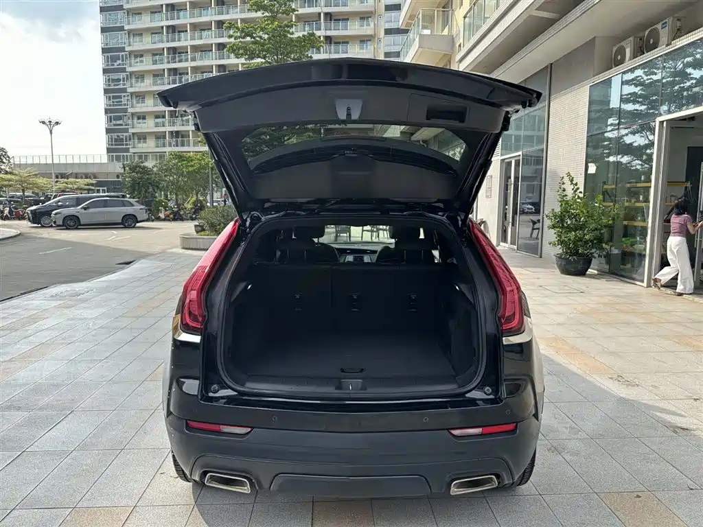 CADILLAC XT4