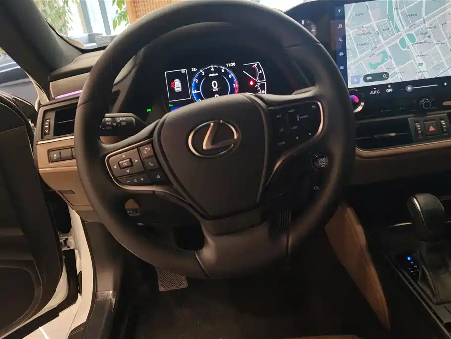 Lexus ES 2025 200 Ultimate Edition фото 15